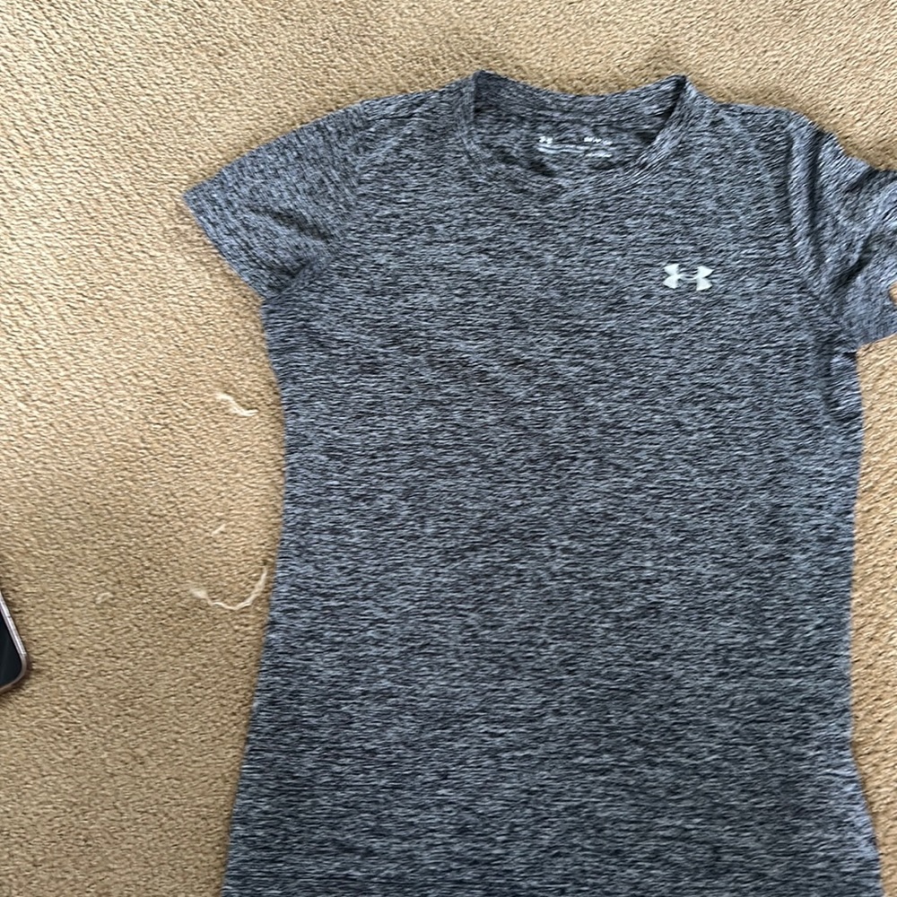 Women’s under armor work out shirt